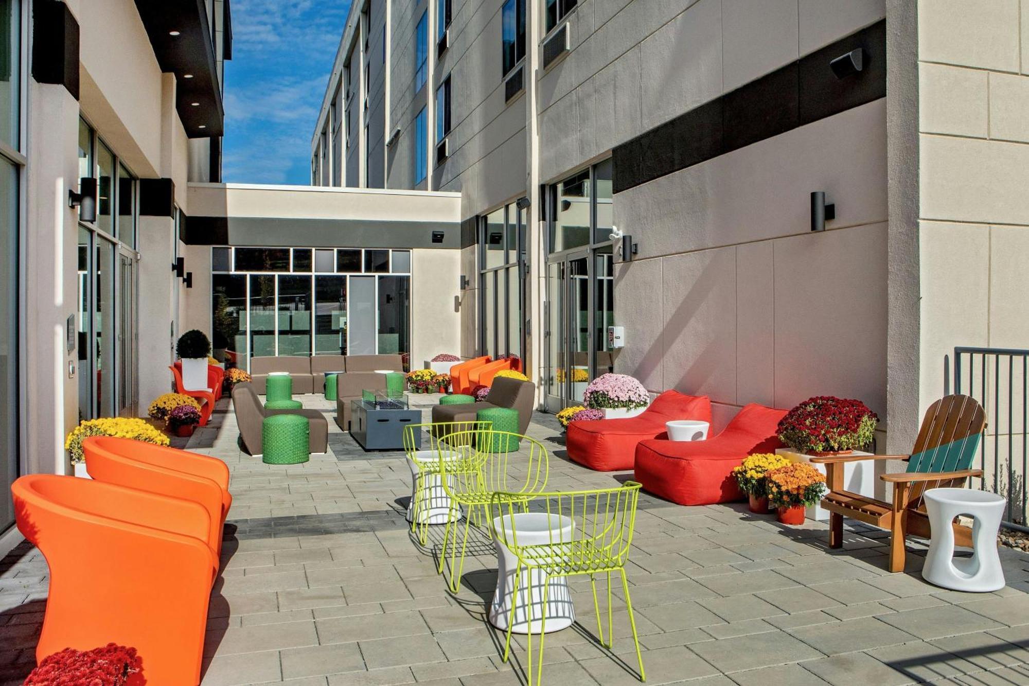 Hotel Aloft Framingham Esterno foto